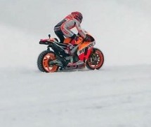 KAKAV PODUHVAT: Marc Marquez na Hondi RC213V po snijegu… uzbrdo! (VIDEO)