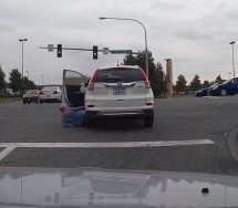 O, BOŽE MILI… Evo kako da ispadnete glupi za sve pare! (VIDEO)