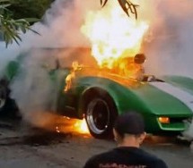 KAD SVE KRENE NAOPAKO: ‘Palio gume’ pa zapalilo svoj Chevrolet Corvette! (VIDEO)