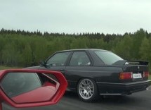 Sukob generacija: 25 godina stara BMW ‘kockica’ protiv Lamborghinija (VIDEO)