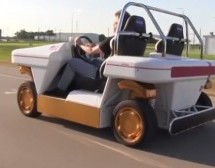 Ovakav automobil bi svako poželio: Ide na baterije i vozi se BOČNO! (VIDEO)