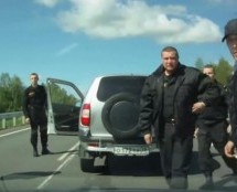 Ovaj vozač je ISJEKAO ruske specijalce na putu i desilo mu se OVO (VIDEO)