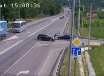 Čekao ga je kao lovac u zasjedi: U Rusiji opet zabilježena bizarna prometna nesreća (VIDEO)