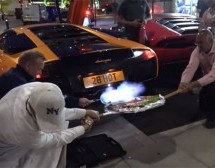 Da li se na auspuhu Lamborghinija može ispeći pizza? Ovaj čovjek je to isprobao (VIDEO)