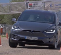 Teslin Model X uspješno ‘izbjegao losa’