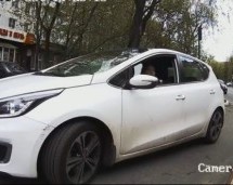 Orijentacija joj nije jača strana | Izašla je iz vozila da uzme parking kartu, a onda… (VIDEO)