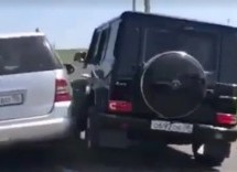 Cesta poput ringa: Pogledajte tučnjavu dva Mercedesova terenca (VIDEO)