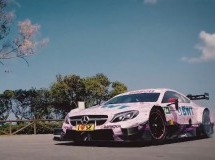 UPRAVO VJENČANI: Mladenci sa vjenčanja otišli u Mercedes-AMG iz DTM serije! (VIDEO)