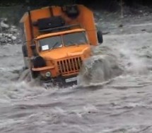 SIBIRSKI PROFESIONALCI: Evo kako se Rusi snalaze u ekstremnim off-road vožnjama! (VIDEO)