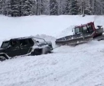 Kralj terenaca nije nezaustavljiv: Mercedesovim 6X6 monstrumom zapeo u snijegu, nije ga spasio ni ratrak! (VIDEO)