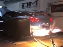 BLJUJE VATRU POPUT ZMAJA: Tjunirani Nissan GT-R želi da zapali svijet (VIDEO)