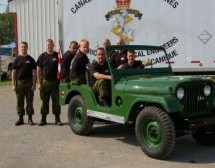 Pogledajte kako tim od osmoro ljudi rastavlja i sklapa Jeep za manje od tri minuta! (VIDEO)