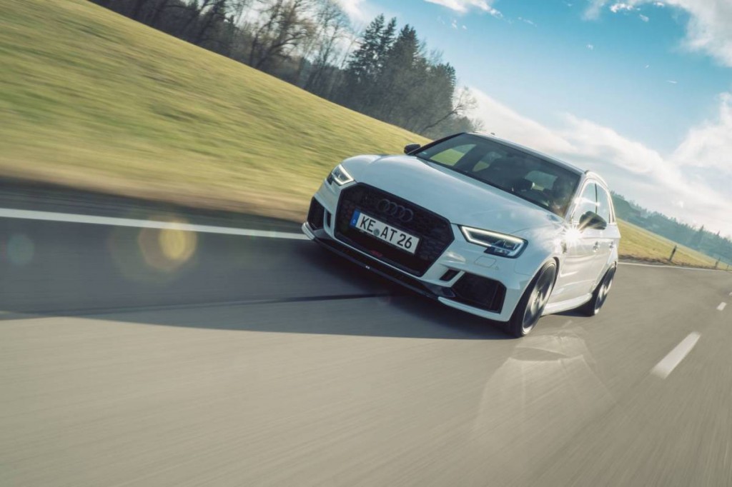 ABT_RS3_diagonal_front_driving_1