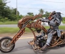 Predator je konačno viđen na njegovom sablasnom motoru (VIDEO)