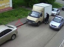 Urnebesno: U pokušaju krađe goriva spriječila ga policija (VIDEO)