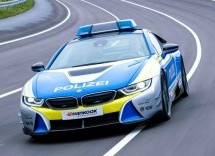 Policijski BMW je strah i trepet Autobahna (VIDEO)