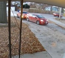 ZA NEVJERICU: Ono kad vas sopstvena žena udari u saobraćaju! (VIDEO)