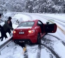 Evo zbog čega je vožnja po snijegu užasno opasna (VIDEO)