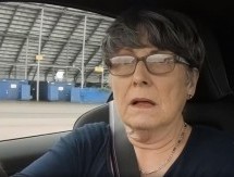 Ovako 70-godišnja žena drifta u BMW-u M4 (VIDEO)