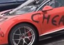 Osveta štiklom: Bijesna žena uništila mu skupocjeni Bugatti (VIDEO)